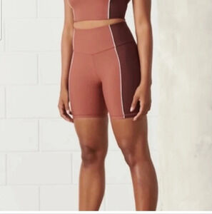 NWOT Abercrombie YPB 7" sculpt lux biker shorts. Size small